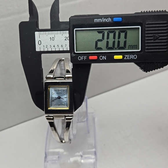 Womens Guess Watch Silver Tone Tank Silver Tone Bracelet Blue Dial New Battery - Picture 4 of 9